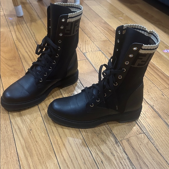 Black and Cream Designer Fendi boots - Picture 11 of 14